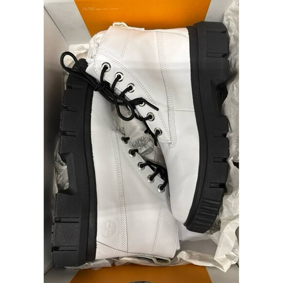 Timberland Women’s Boot - Size 9.5 - Picture 2 of 8